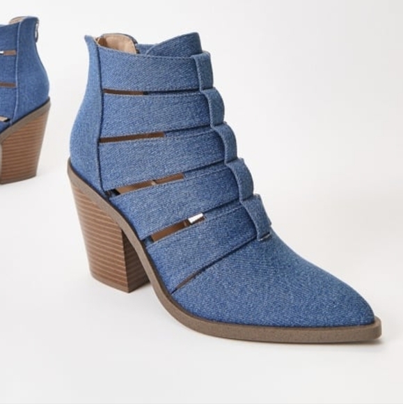 JustFab Mirabella Ankle Boot - Picture 3 of 5